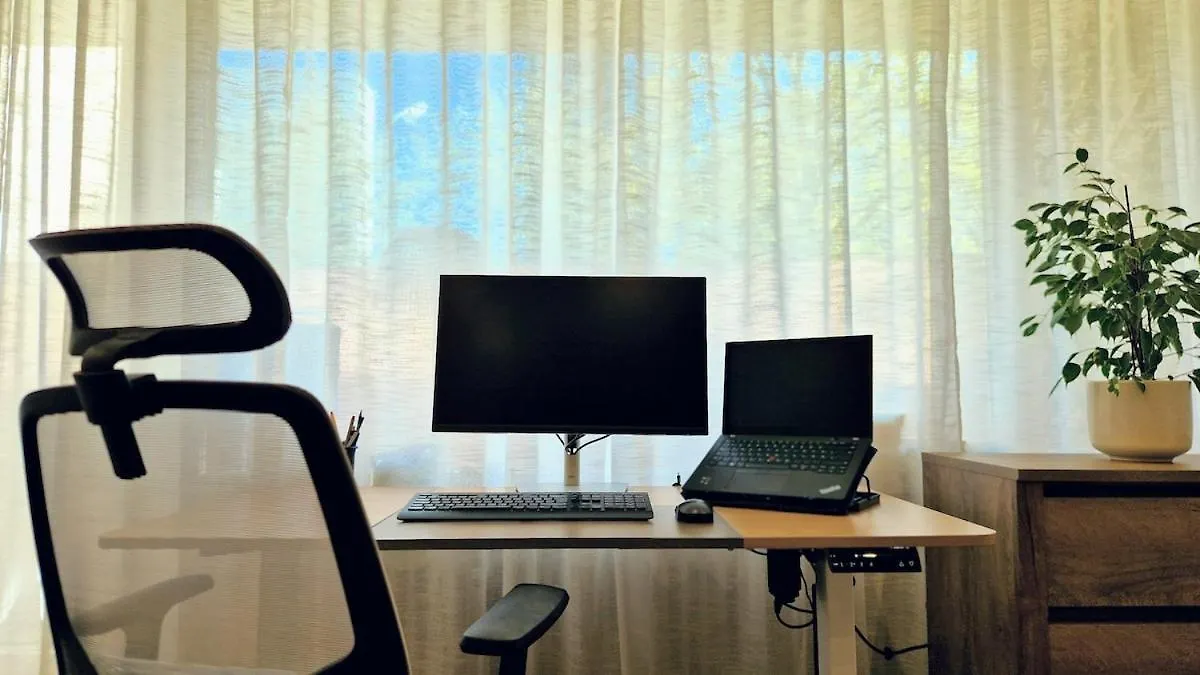 Large Cozy Studio With Balcony And Kitchen At Pasing 뮌헨 아파트
